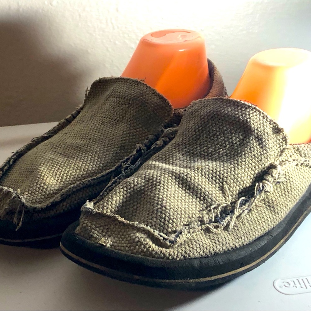 Sanuk Chiba Men’s Tan Slip On Sidewalk Surfers Loafers Shoes Size 10